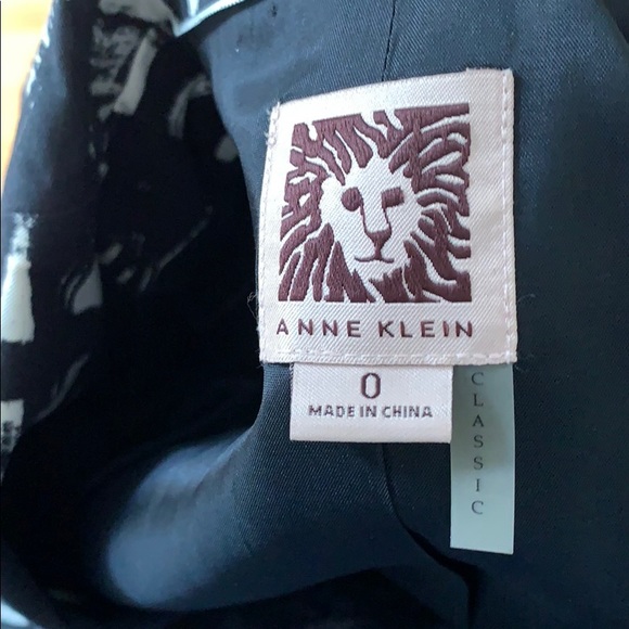 White and black long coat - Picture 3 of 3